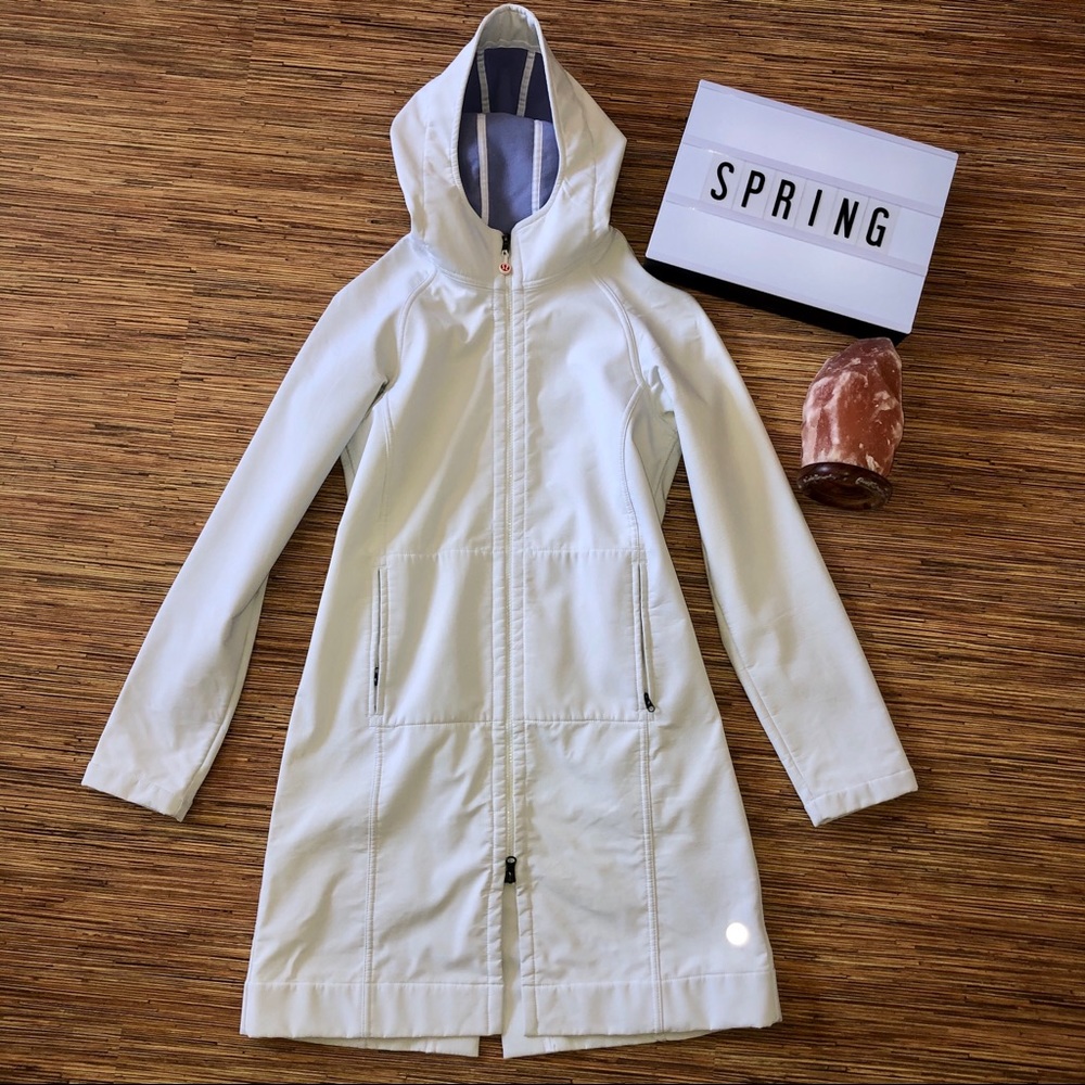 LULULEMON ATHLETICA | WHITE RAIN COAT